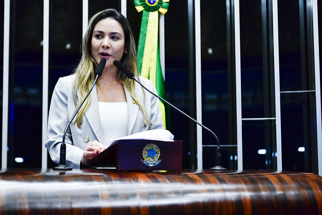 Ana Paula Lobato