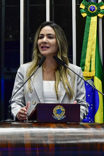 Ana Paula Lobato