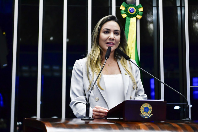 Ana Paula Lobato