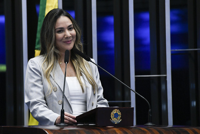Ana Paula Lobato