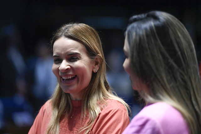 Ana Paula Lobato