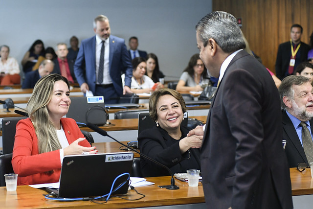 Ana Paula Lobato
