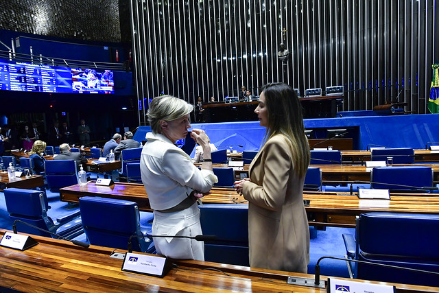 Ana Paula Lobato