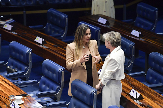Ana Paula Lobato