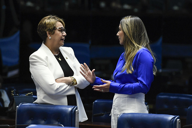 Ana Paula Lobato