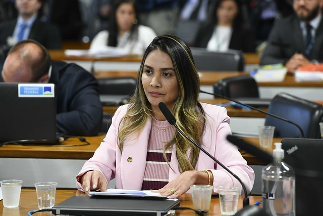 Ana Paula Lobato
