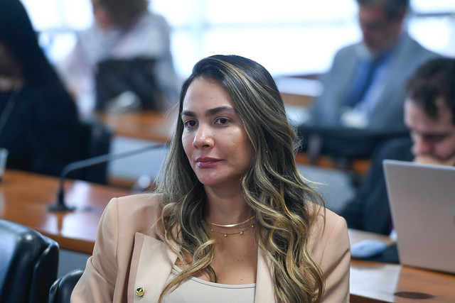 Ana Paula Lobato