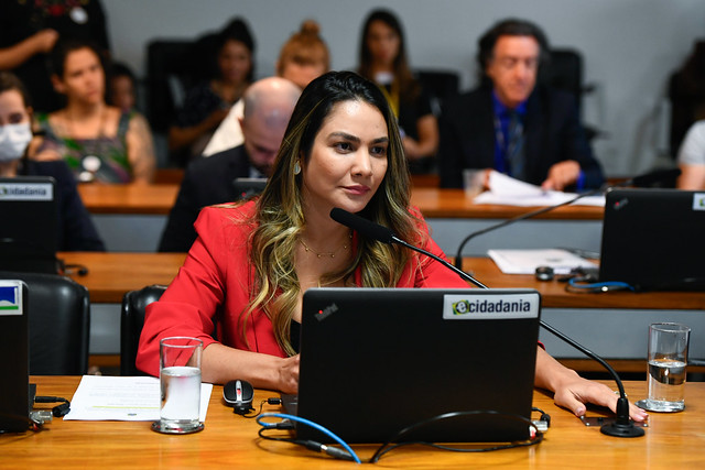 Ana Paula Lobato