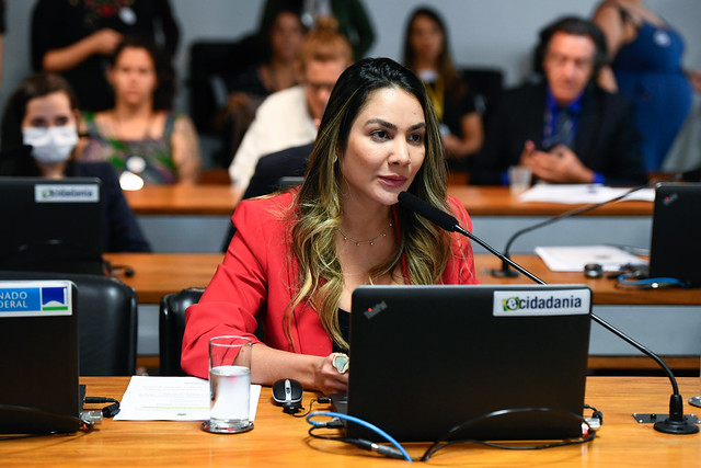 Ana Paula Lobato