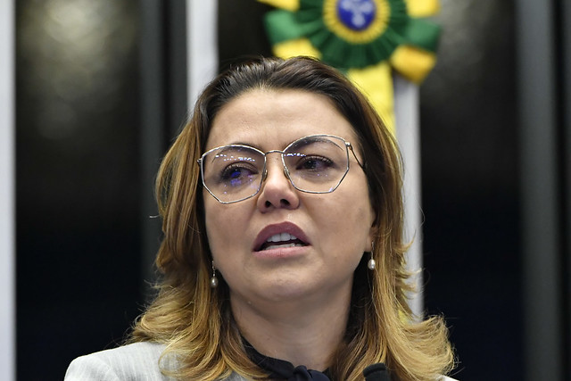 Leila Barros