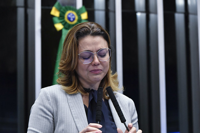 Leila Barros