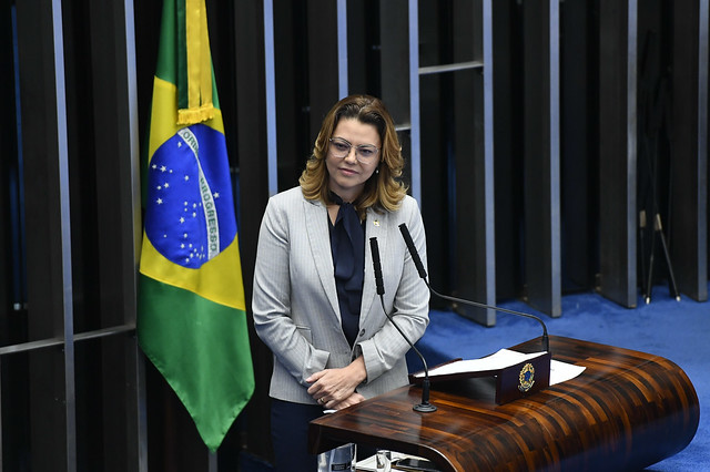 Leila Barros