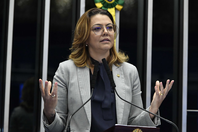 Leila Barros