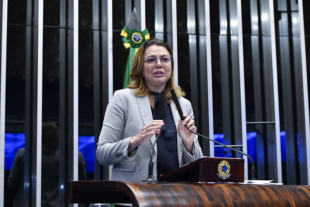 Leila Barros