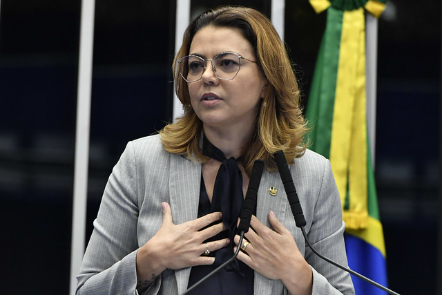 Leila Barros