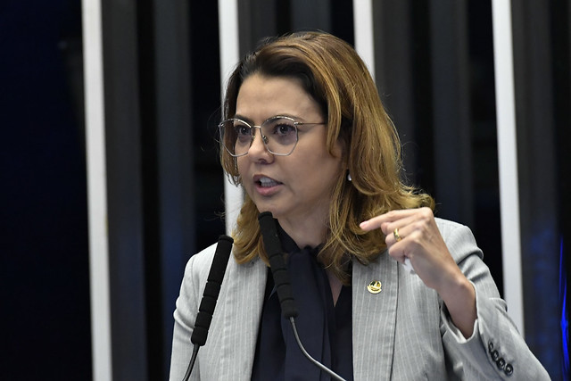 Leila Barros