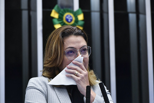 Leila Barros