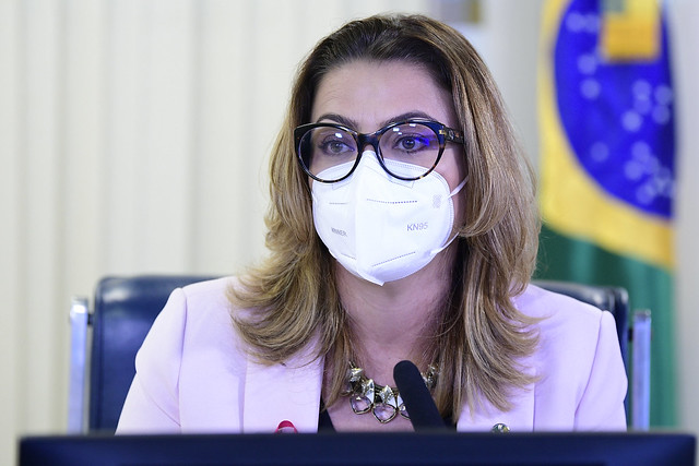 Leila Barros