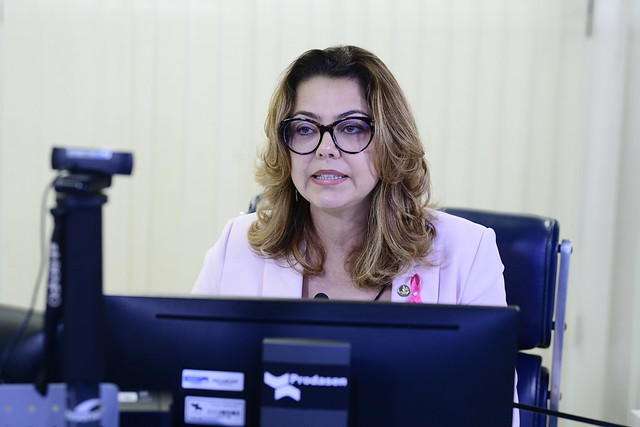 Leila Barros