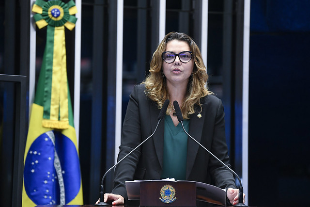 Leila Barros