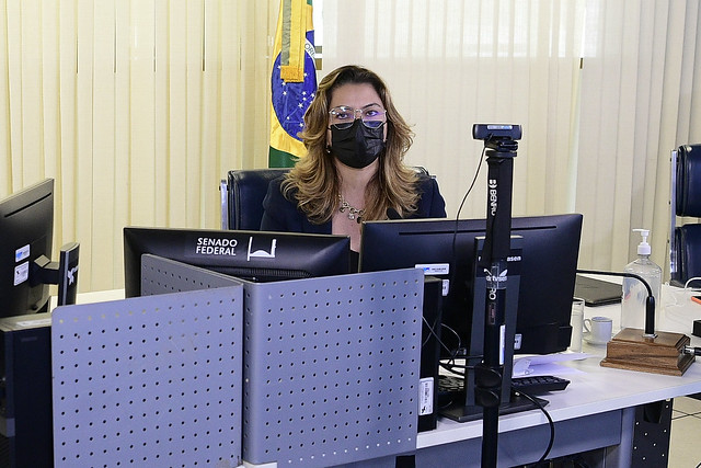 Leila Barros
