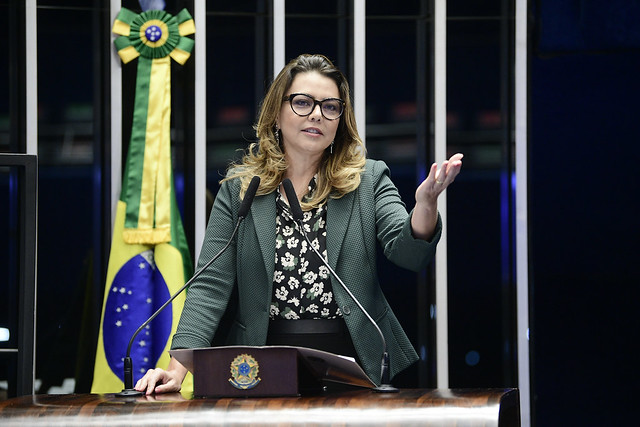 Leila Barros
