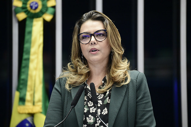Leila Barros