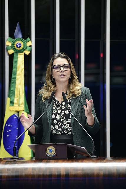 Leila Barros