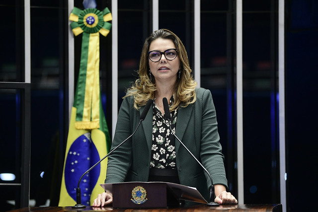Leila Barros