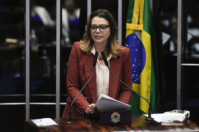 Leila Barros