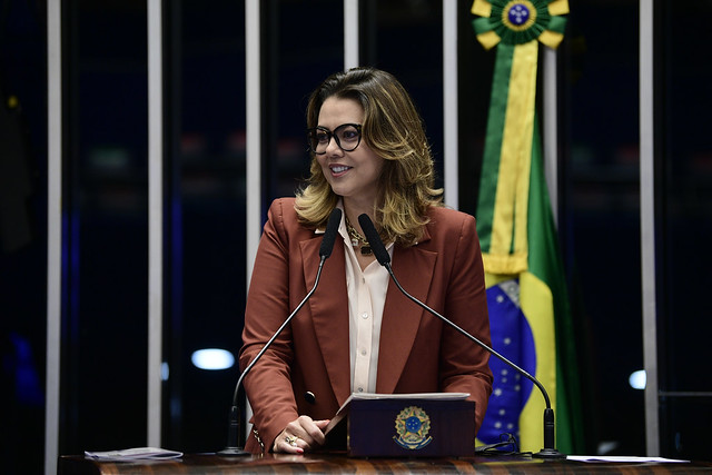 Leila Barros
