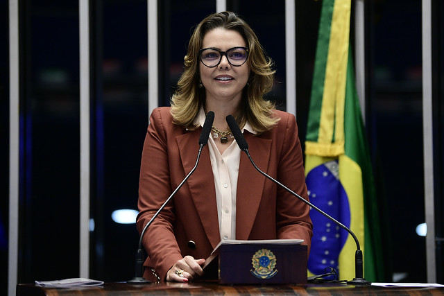 Leila Barros