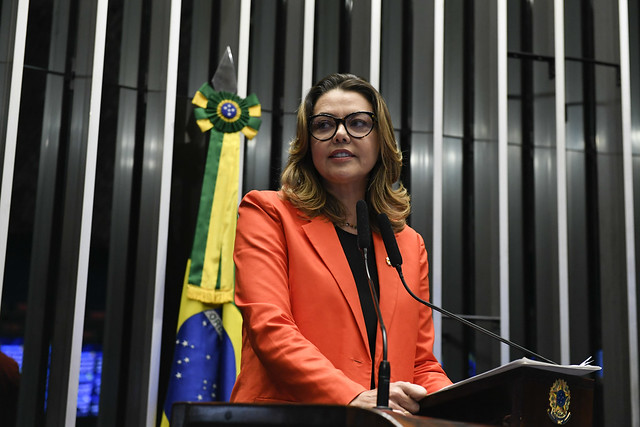 Leila Barros