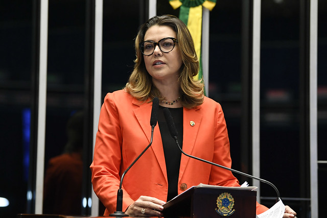 Leila Barros