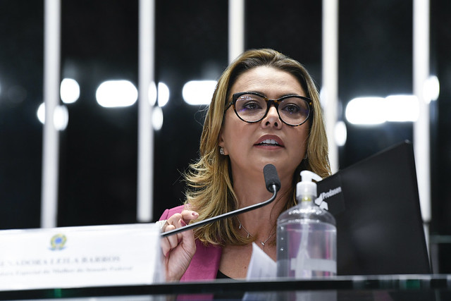Leila Barros
