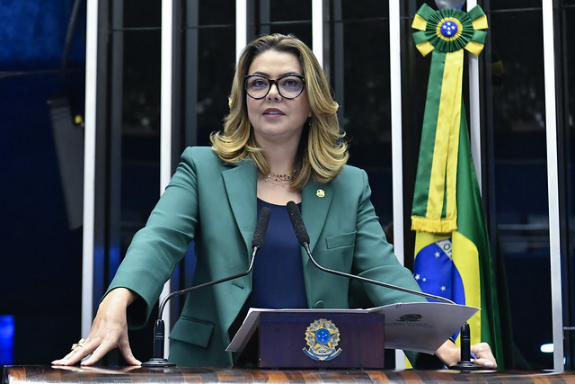 Leila Barros