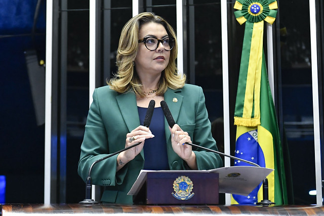 Leila Barros