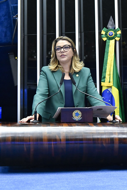 Leila Barros