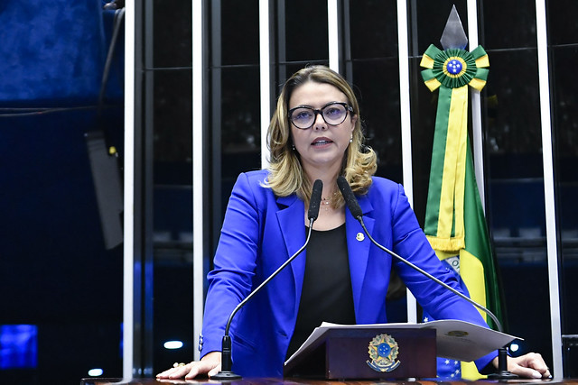 Leila Barros