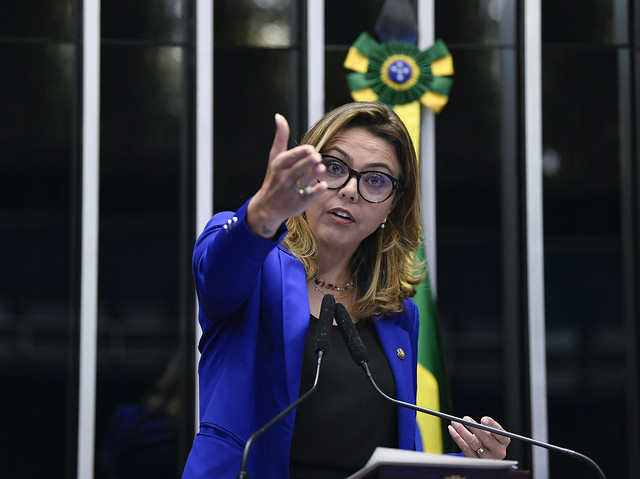 Leila Barros
