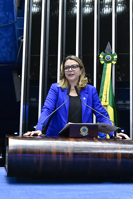Leila Barros