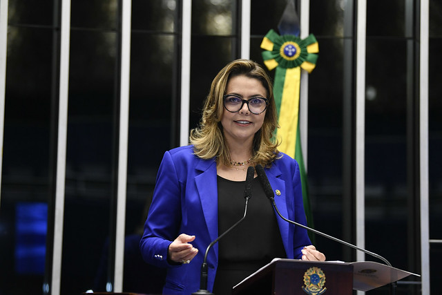 Leila Barros