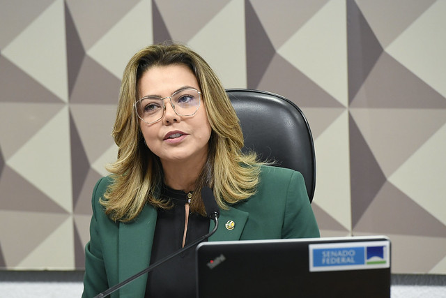 Leila Barros
