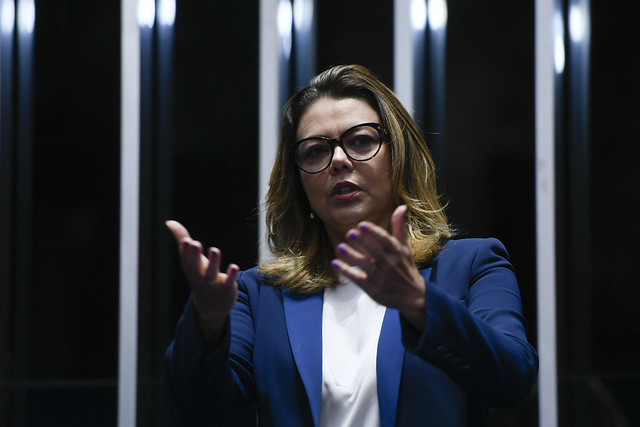 Leila Barros