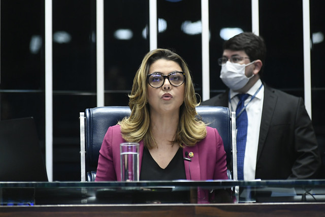 Leila Barros