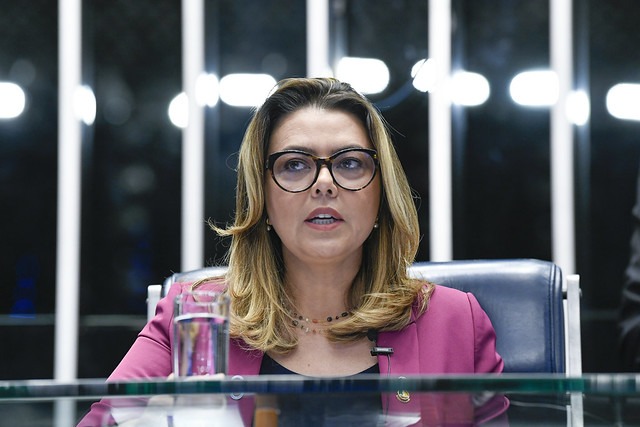 Leila Barros