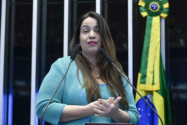 Leila Barros