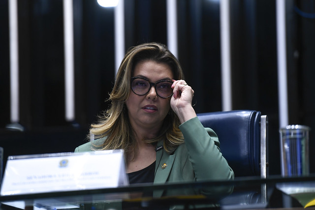 Leila Barros