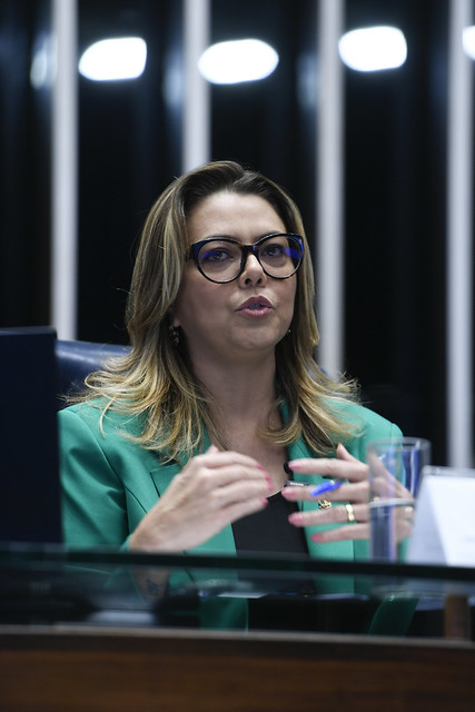 Leila Barros