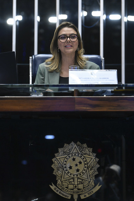 Leila Barros